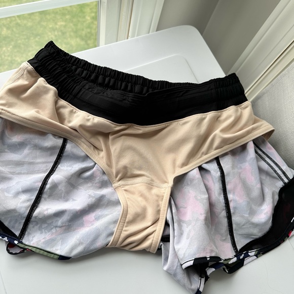 Rare!!! Lululemon Hotty Hot Short (Long) 4” Sz8
Pop Cut Boom Juice Multi/ Black - Picture 10 of 13